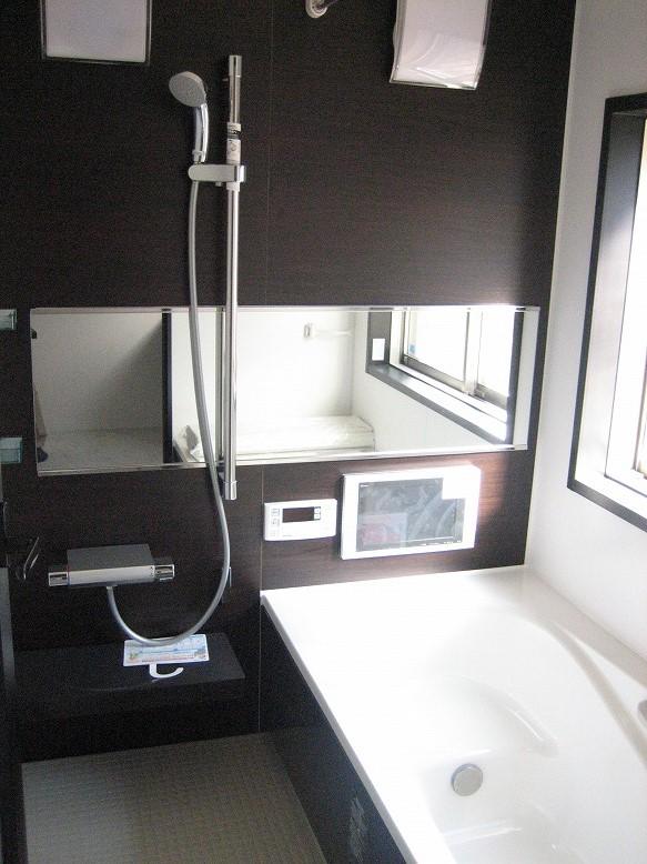Bathroom. Stylish system bus ・  ・  ・ Bathroom TV