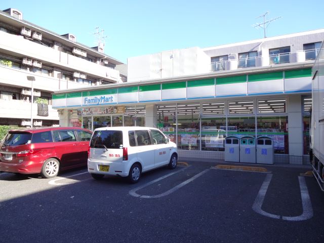 Convenience store. 720m to Family Mart (convenience store)