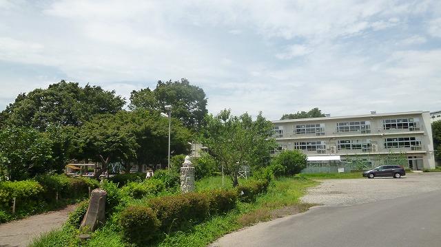 Primary school. Wako Municipal fourth elementary school up to 400m