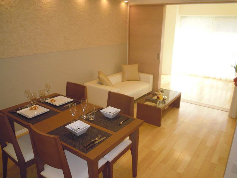 Living. When you open the Tsuzukiai of the Western-style, You can further relaxed space