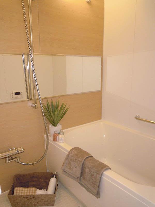 Bathroom. The bath to heal fatigue of the day, Warmth and cleanliness have overflowed