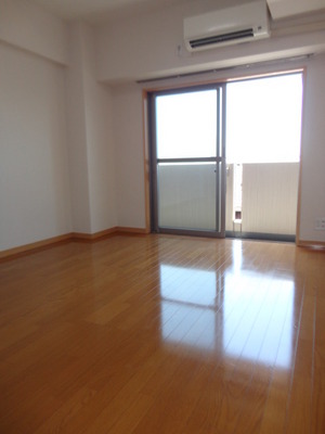 Living and room. ※ Photos are separate in Room