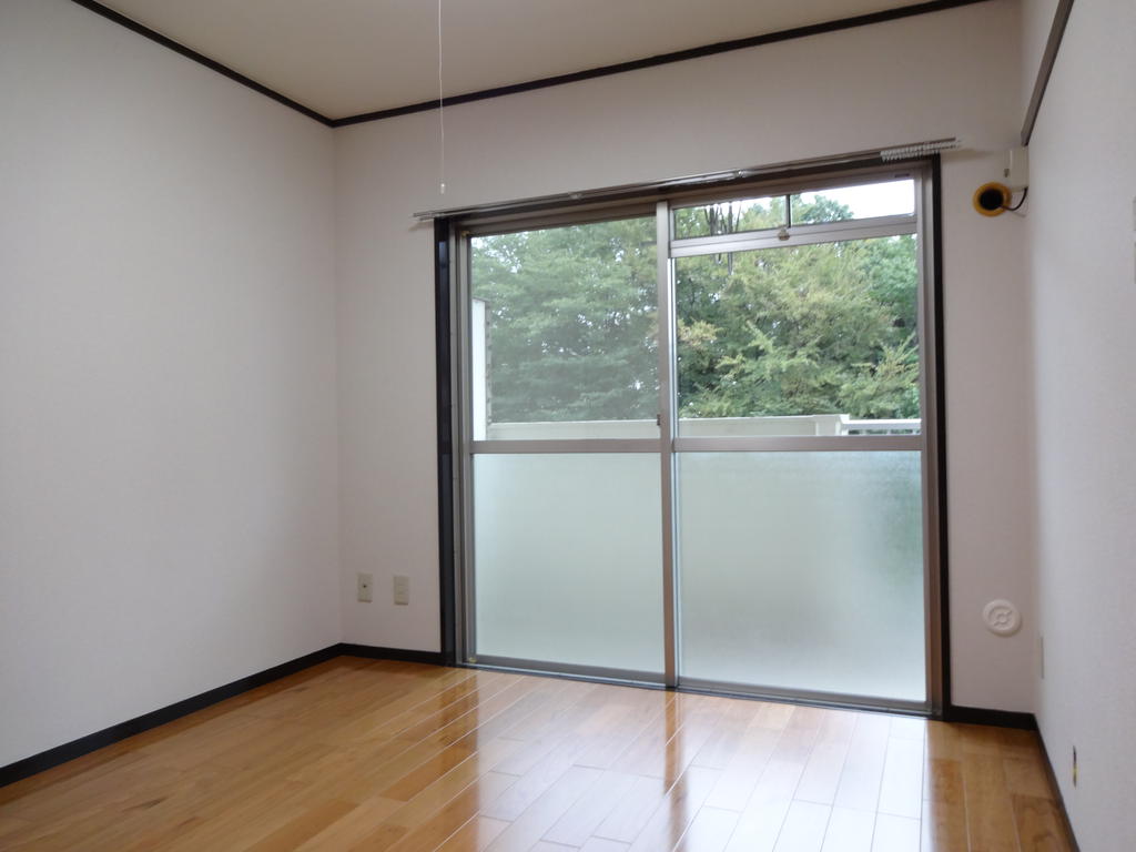 Living and room. There flooring Chokawa already Western-style cleanliness