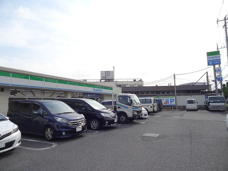 Dorakkusutoa. 300m to FamilyMart (drugstore)