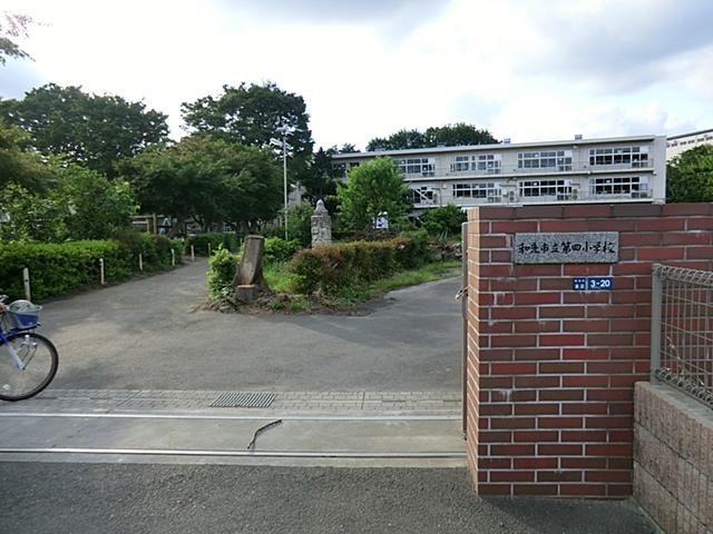 Primary school. 900m up to municipal fourth elementary school