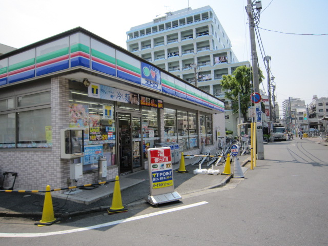 Convenience store. Three F until the (convenience store) 159m