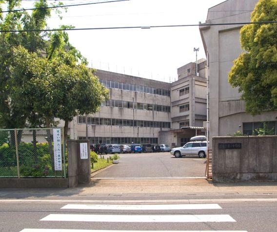 Junior high school. Warabishiritsu 1300m until the second junior high school