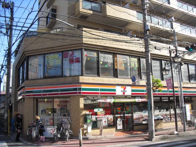 Convenience store. 430m to Seven-Eleven (convenience store)