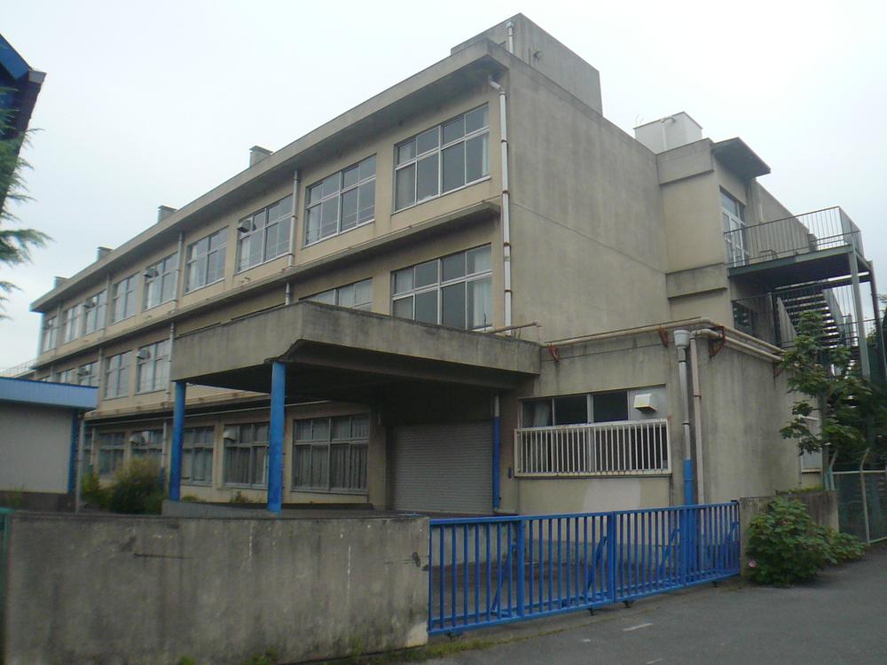 Primary school. Until Warabishiritsu Nishi Elementary School 536m