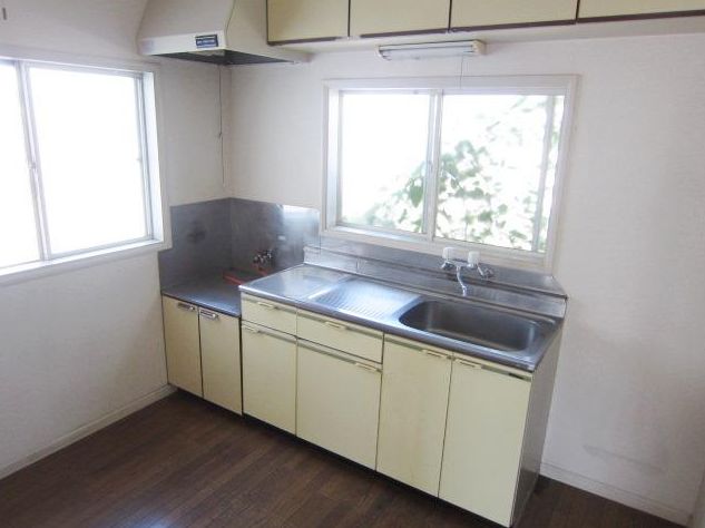 Kitchen. It has become a gas stove can be installed. 