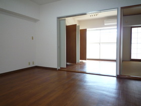 Living and room. living ・ Western-style connected with Tsukaemasu! 