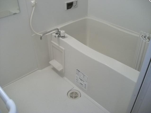 Bath. Beautiful bath of white keynote!