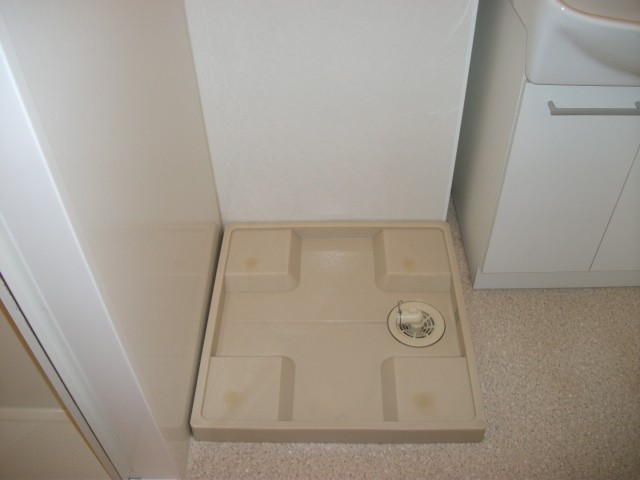 Other Equipment. Laundry Storage!