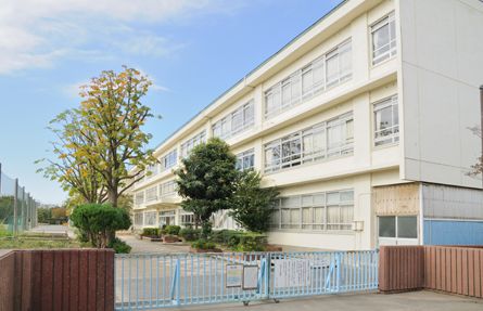 Primary school. Warabi Tatsuhigashi to elementary school (elementary school) 795m