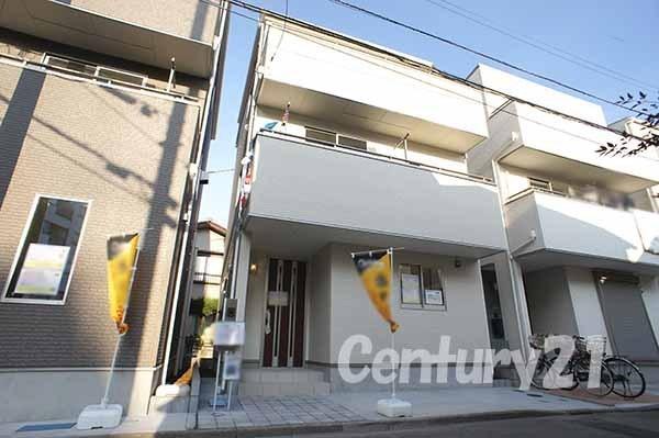 Local appearance photo. Building 2