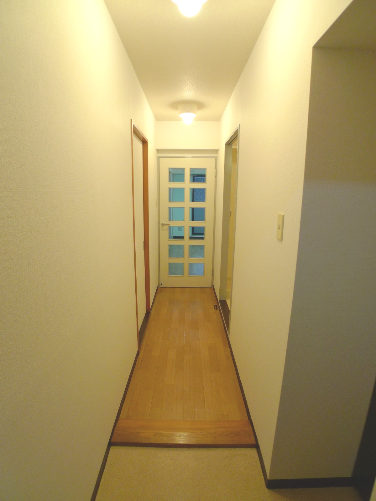 Entrance. Popular entrance corridor