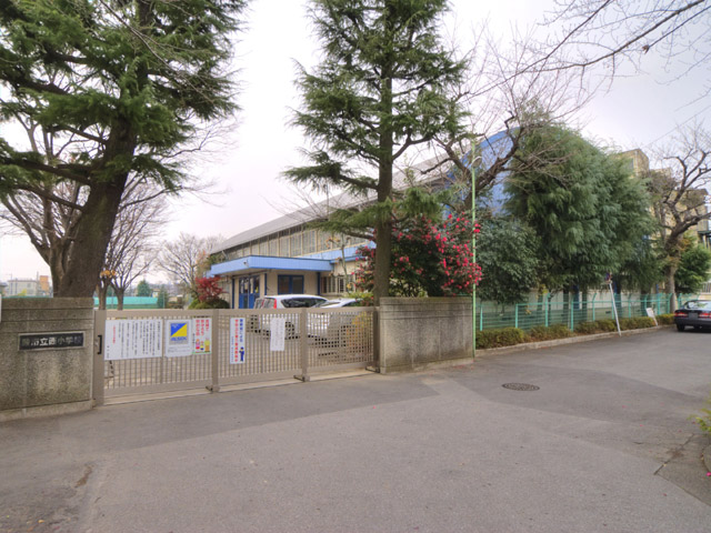 Primary school. Warabishiritsu Nishi Elementary School until the (elementary school) 473m