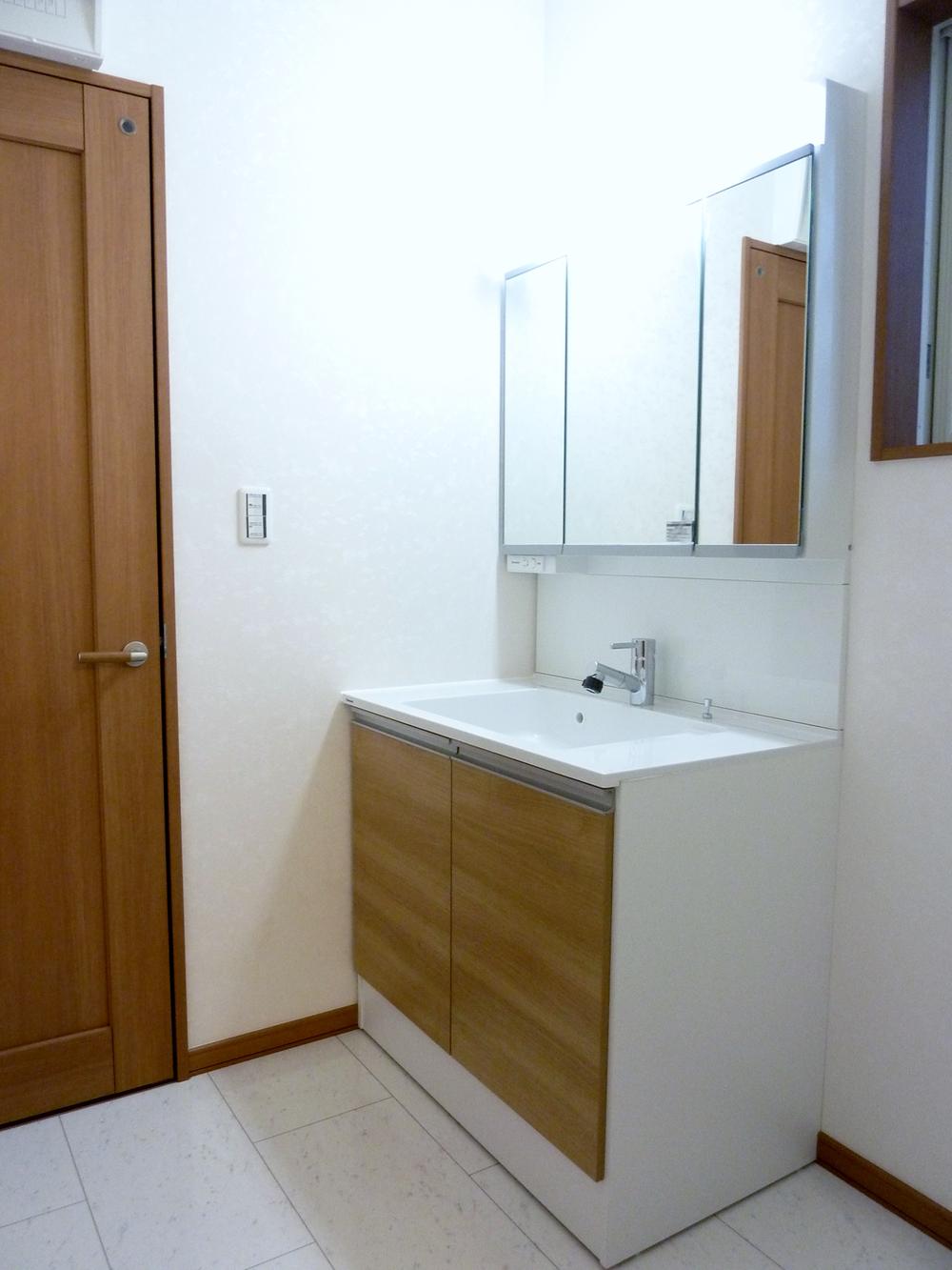 Wash basin, toilet. Indoor (September 2013) Shooting