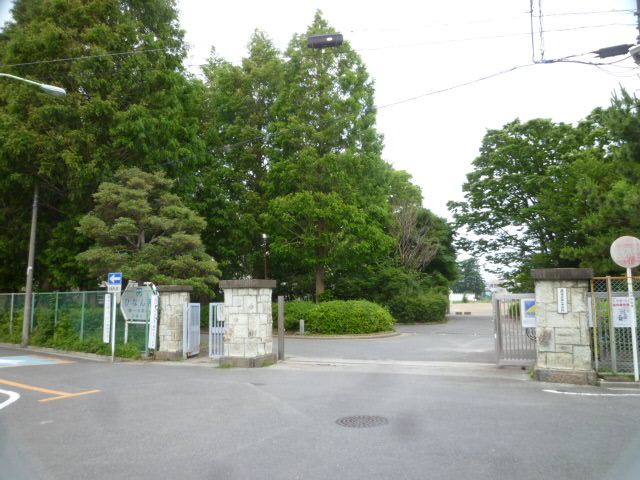 Junior high school. Warabishiritsu first junior high school (junior high school) 800m to