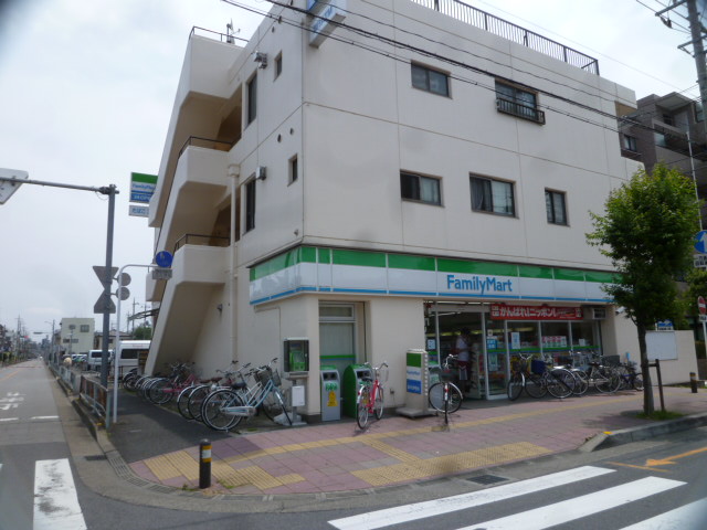 Convenience store. FamilyMart bracken Minami-machi 1-chome to (convenience store) 320m