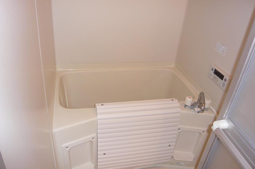 Bath. □ ■ Reheating function with bus ■ □