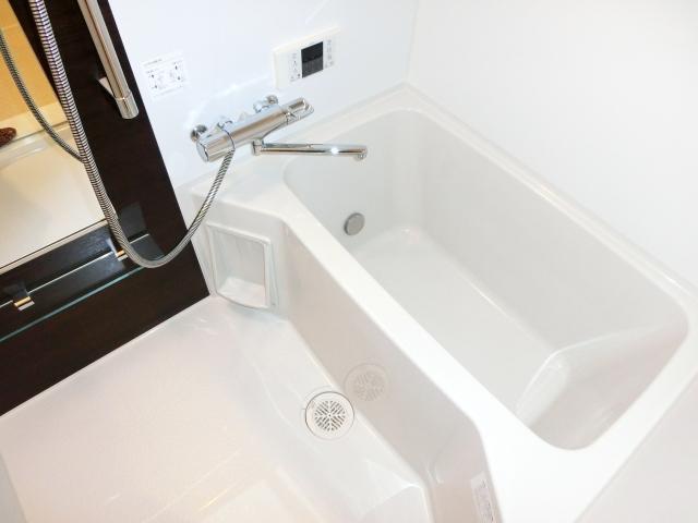 Bath. It is a bath with a large mirror!