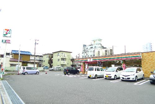 Convenience store. Seven-Eleven Toda Kizawa 1-chome to (convenience store) 311m