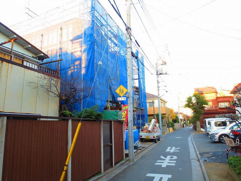 Local photos, including front road. Local (11 May 2013) Shooting