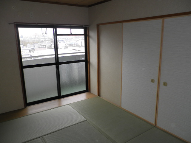 Other room space. Japanese-style room window side