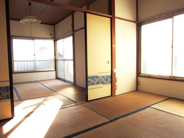 Living and room. Reform is a previous reference photograph.