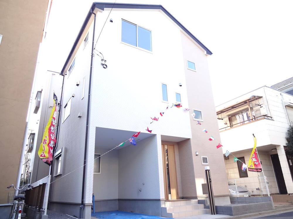 Local appearance photo. Local (12 May 2013) Shooting