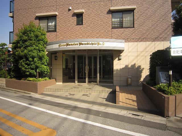 Entrance. Common areas