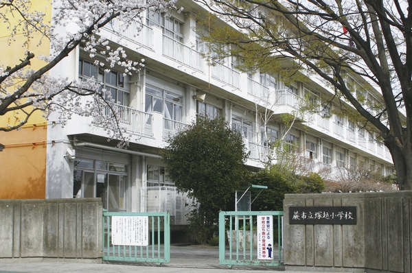 Tsukagoshi elementary school is also in the proximity of the 9-minute walk (about 720m)  ※ 2