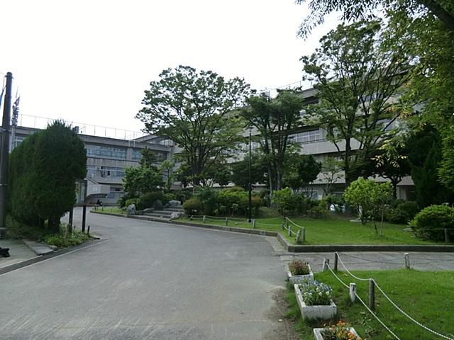 Junior high school. Warabishiritsu 1072m to the second junior high school