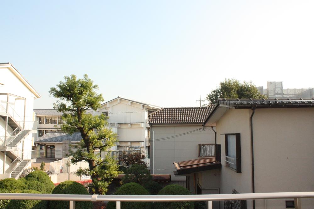 View photos from the dwelling unit. View from the site (December 2013) Shooting