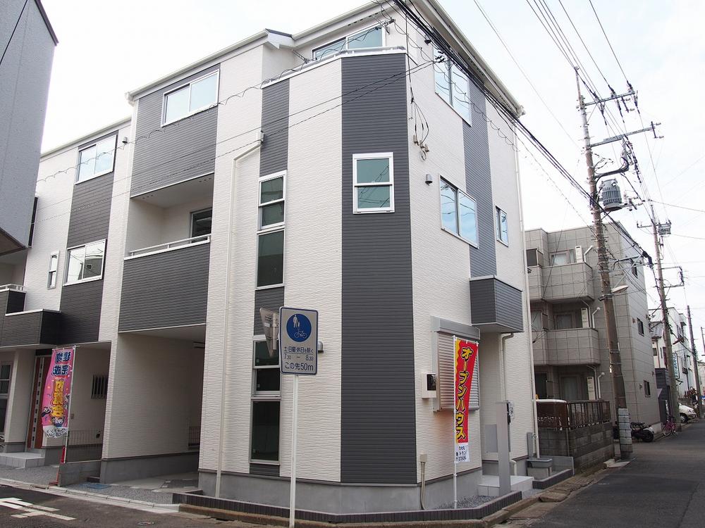 Local appearance photo. 1 Building