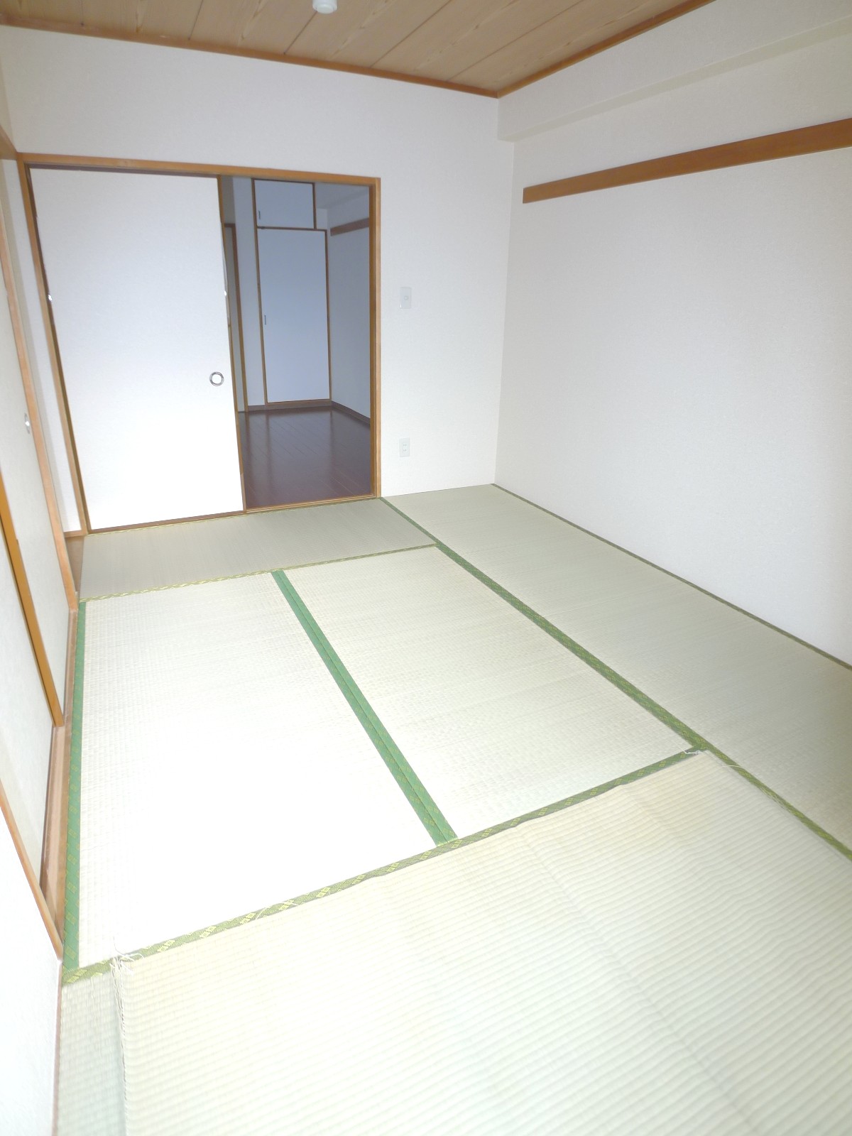 Living and room. It is good if there is also a tatami I! 