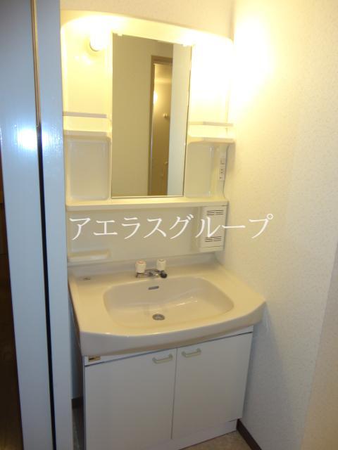 Washroom. Morning of the dressing is here!