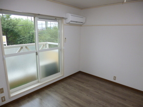 Living and room. Bright Western-style ・ Air-conditioned