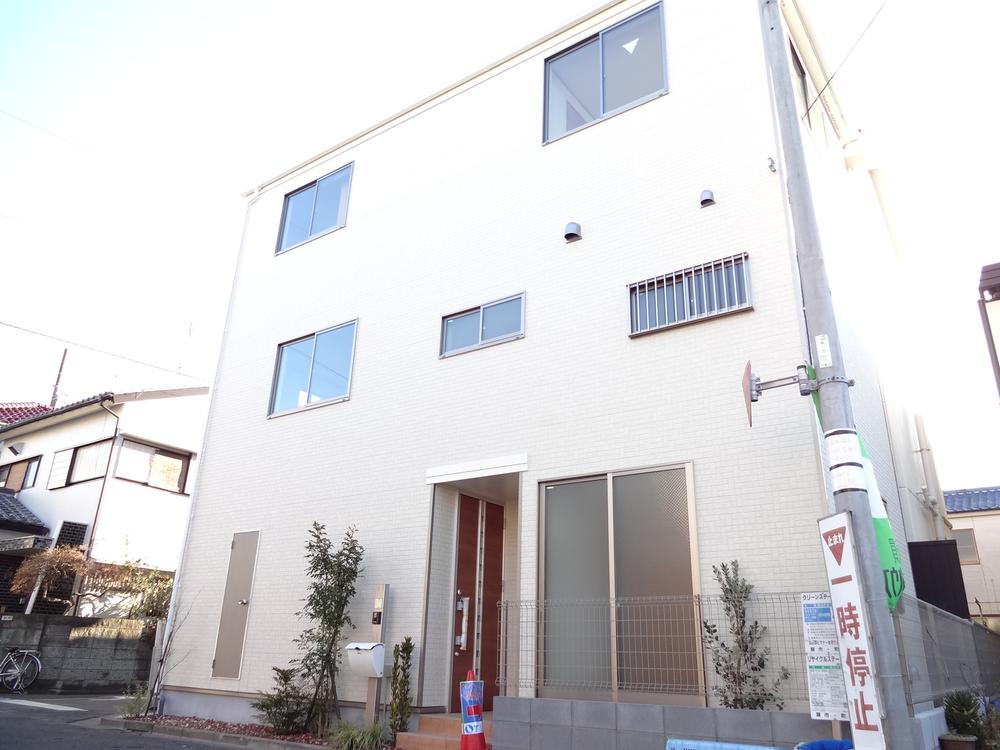 Local appearance photo. Local (12 May 2013) Shooting