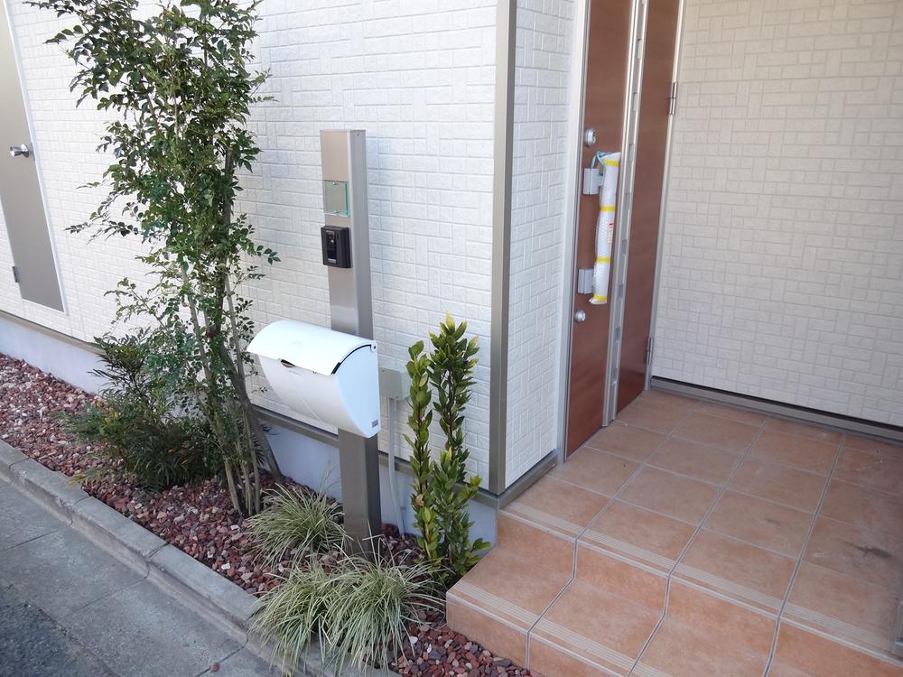 Entrance. Local (12 May 2013) Shooting