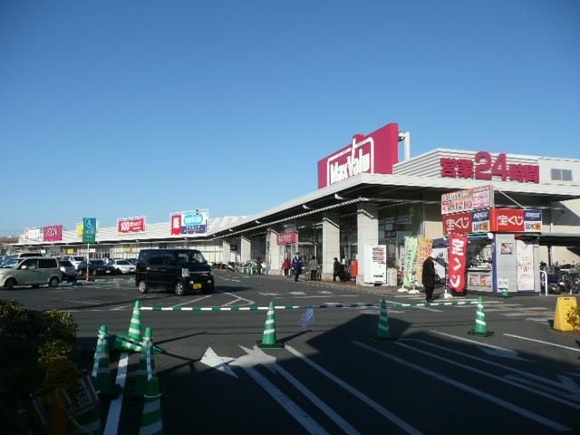 Shopping centre. 470m until ion Town bracken (shopping center)