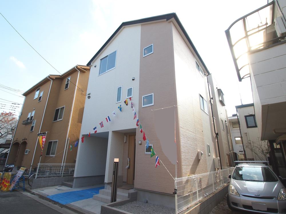 Local appearance photo. Local (11 May 2013) Shooting