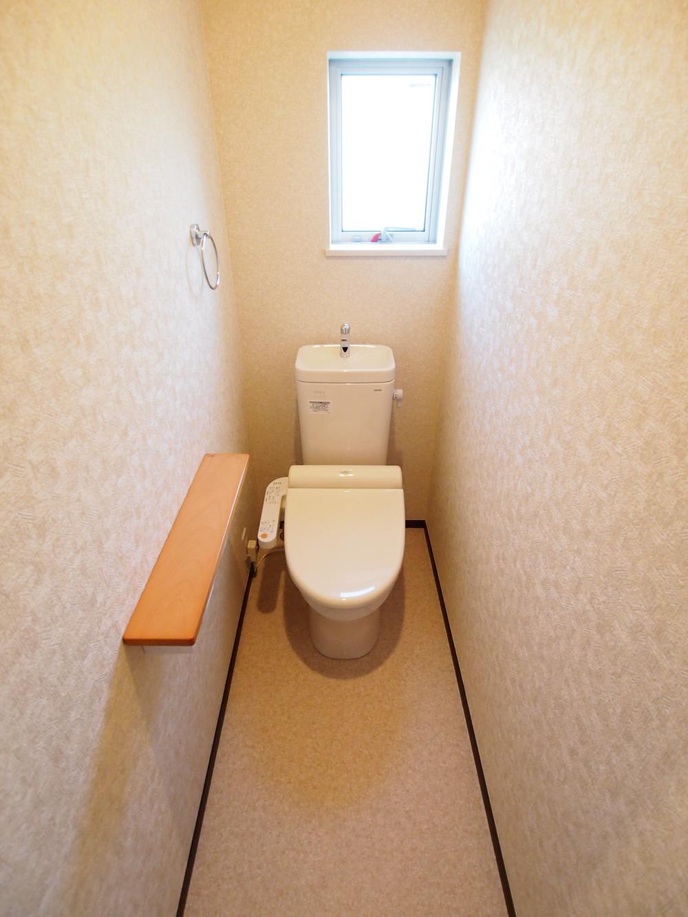 Toilet. Local (11 May 2013) Shooting