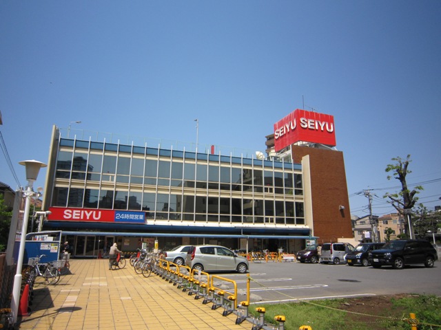Supermarket. Seiyu to (super) 245m