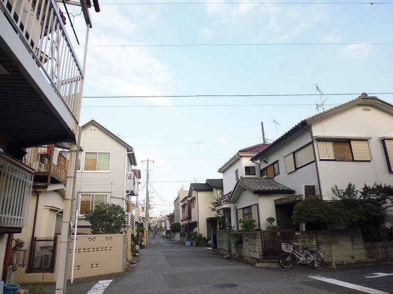 Local photos, including front road. Local (September 2013) Shooting