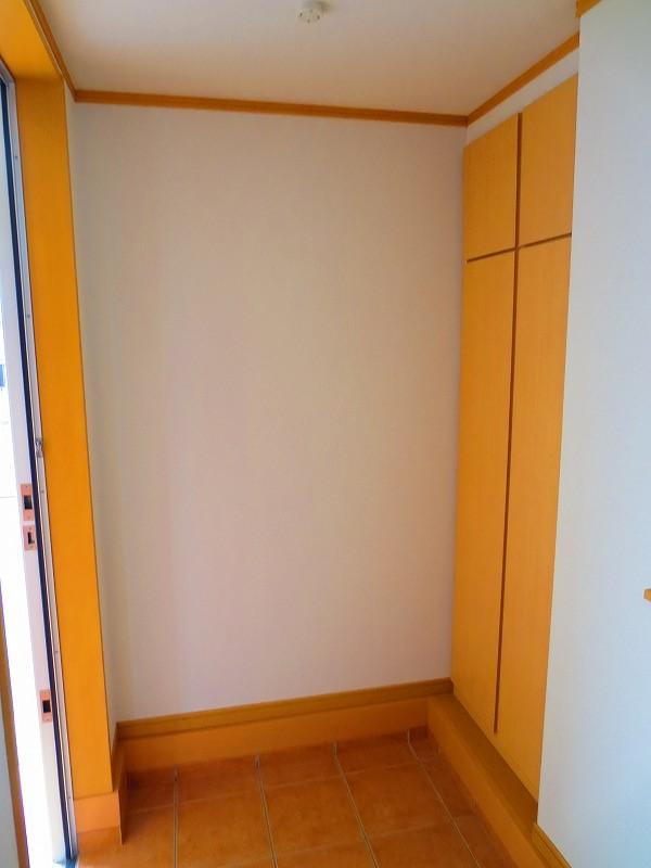 Entrance. Local (12 May 2013) Shooting