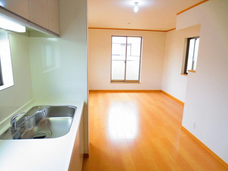 Living. Local (12 May 2013) Shooting