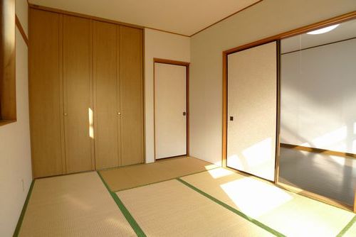 Living and room. Japanese-style room 6 quires