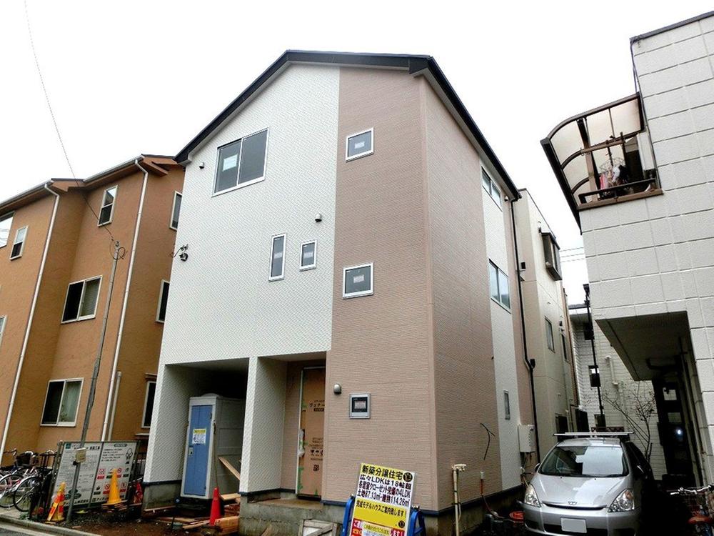 Local appearance photo. Local (10 May 2013) Shooting